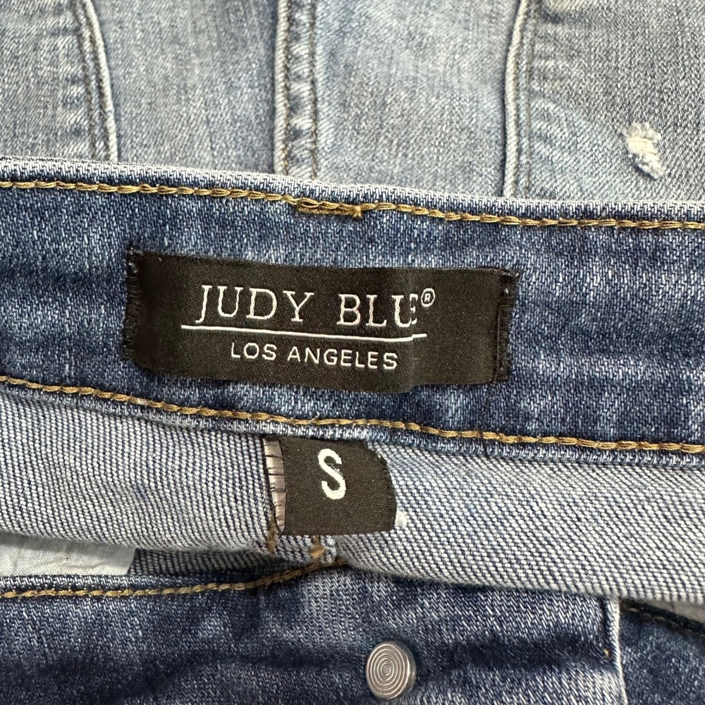 Judy Blue Distressed Denim Shorts Medium Wash Frayed Hem JB150122 Womens S - Picture 4 of 7